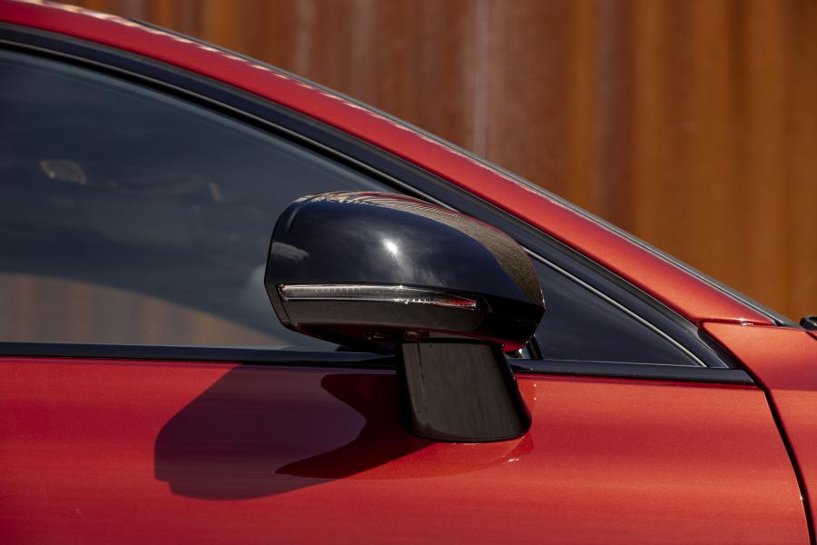 Детали экстерьера Volvo S60 T8 R-Design 2018 года  (WW) (фото 4 из 40)